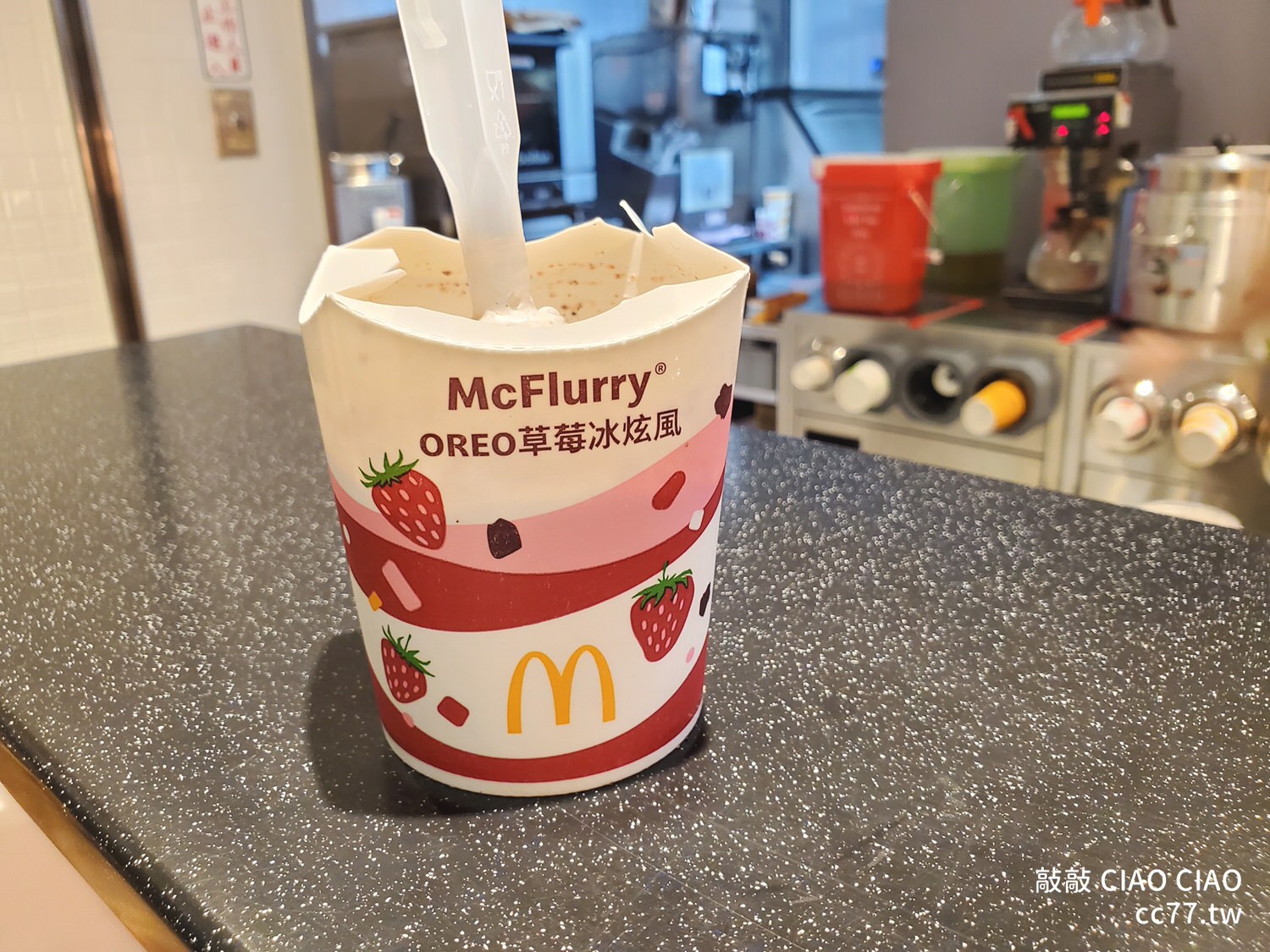 麥當勞草莓冰炫風麥當勞草莓雙餡派 002